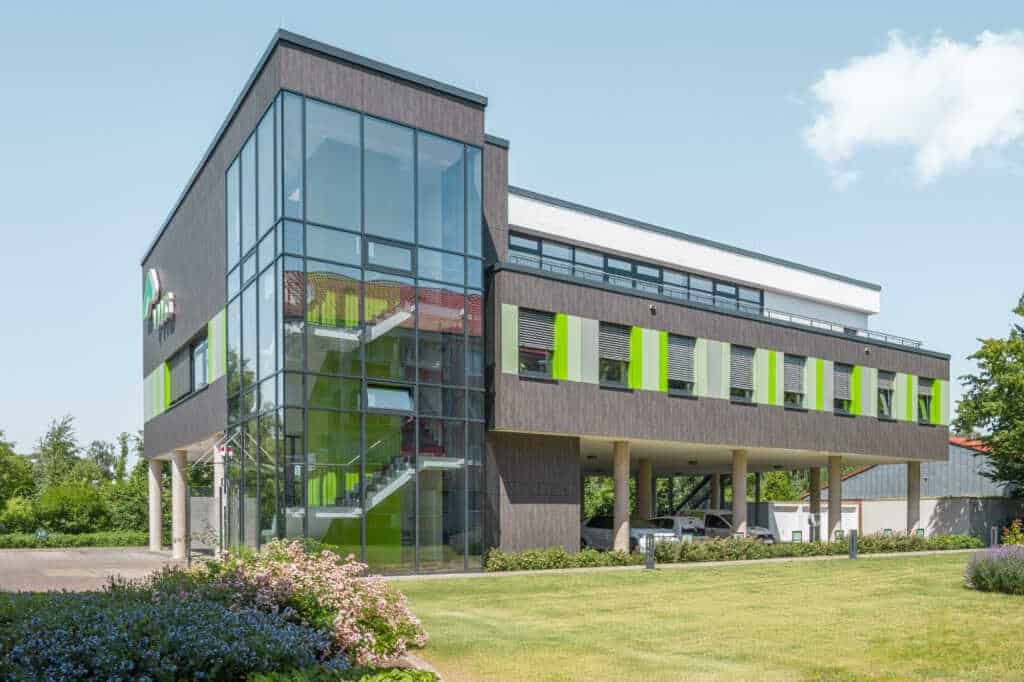 das gebäude der vwg immobilien in braunschweig - aufgenbommen vom braunschweigr architektur-fotografen hanno keppel