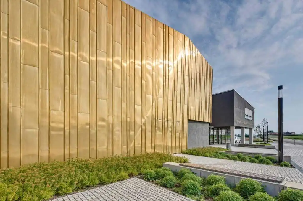 musikschule essenhausen Architekturfotografie kann auch goldene Fassaden zeigen