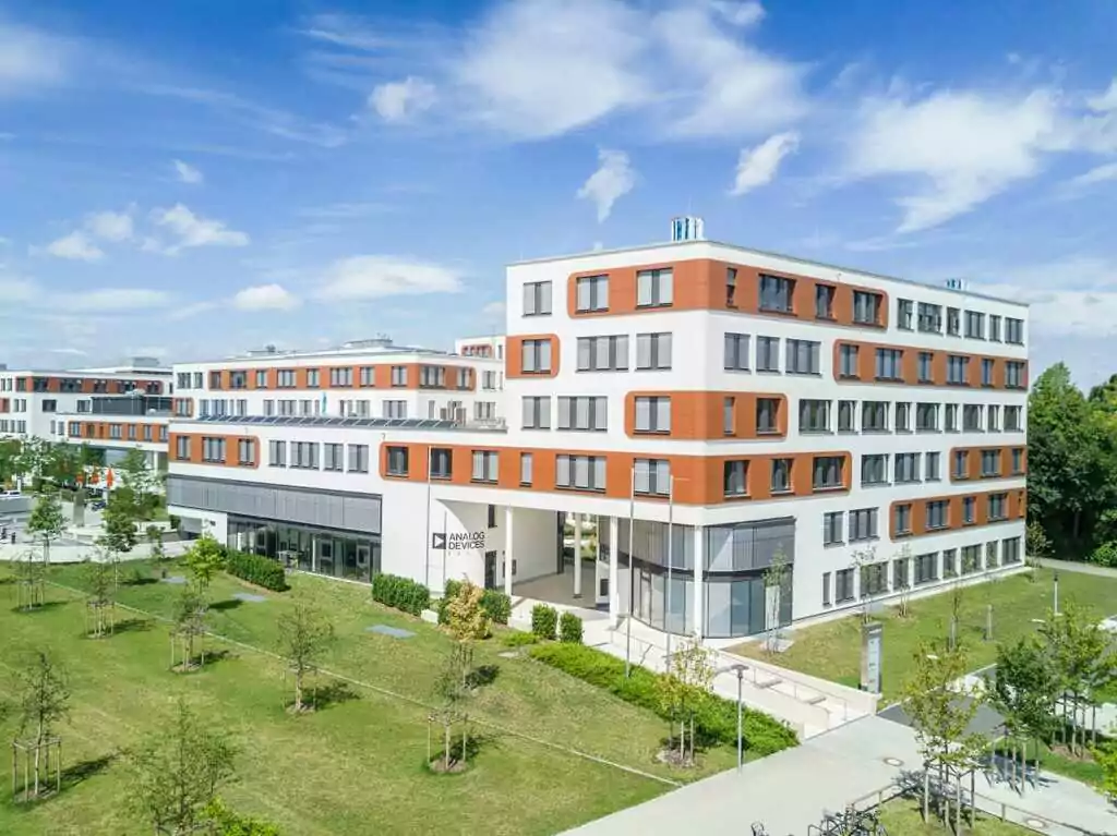 moderne architekturfotografie im raum hannover mit high end eqipment. bis zu 12 einzelbelichtungen werden zur erstellung eines hochkontrast master fotos zu einem bild verschmolzen. hdr technik in handarbeit vom braunschweiger industrie- und werbefotografen hanno keppel