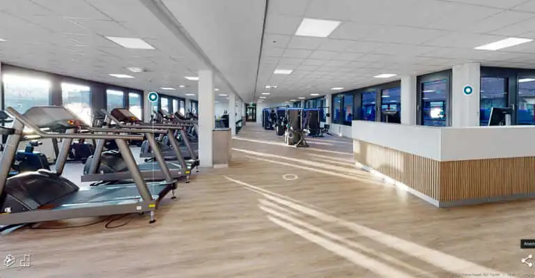 360-Grad-Rundgang durch ein Fitnessstudio